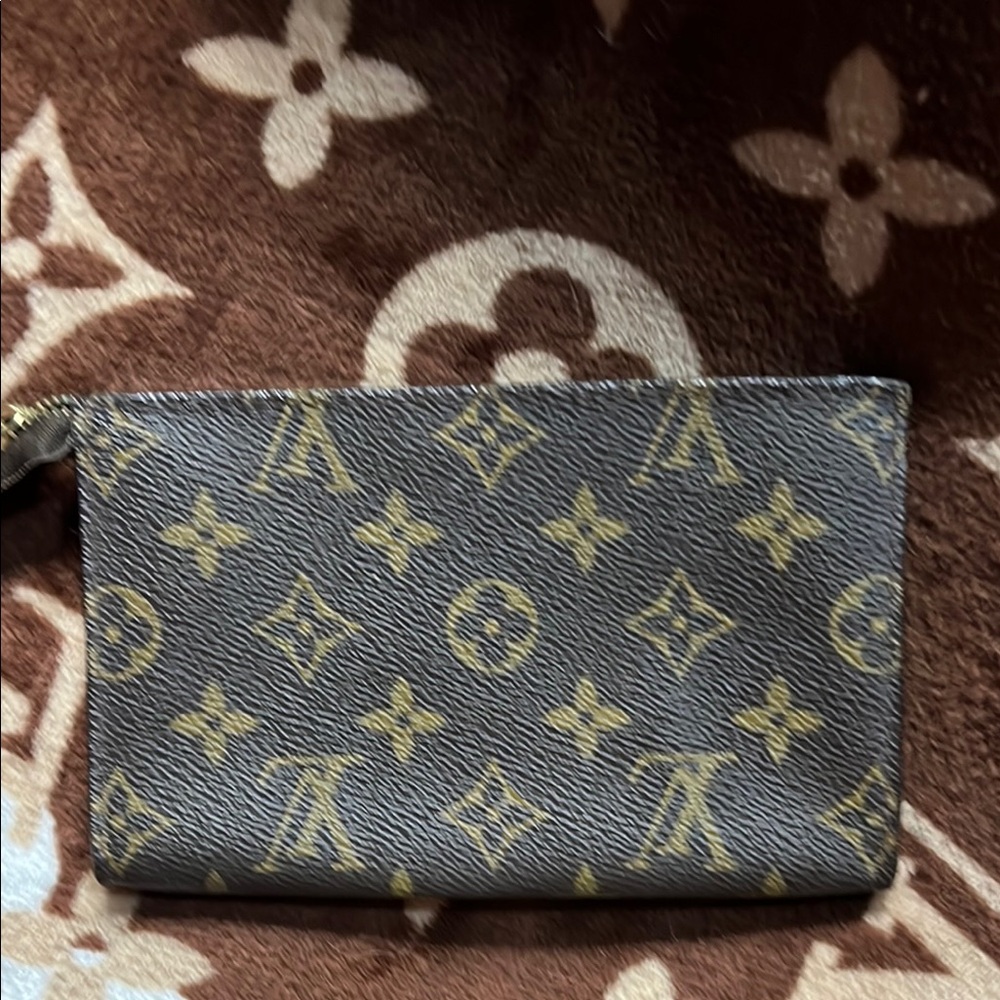Louis Vuitton Monogram Key Pouch - Picture 2 of 7